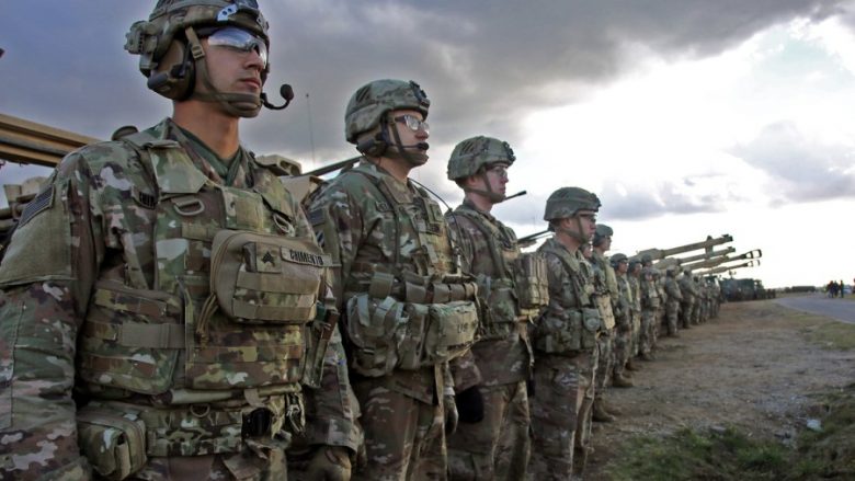 Gjashtë mijë trupa amerikane të pajisura për luftë zbarkojnë në Shqipëri