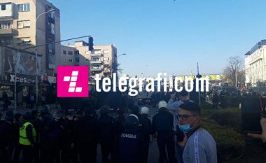 Përplasje në mes protestuesve dhe Policisë së Maqedonisë, ka edhe arrestime