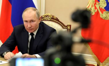 Levada Center: Vazhdon rënia e besimit të rusëve ndaj Vladimir Putinit, 40 për qind e tyre besojnë se vendi po shkon në drejtim të gabuar