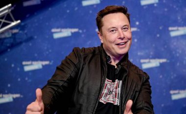 Elon Musk do të dërgojë turistët e parë në hapësirë ​​deri në fund të vitit 2021