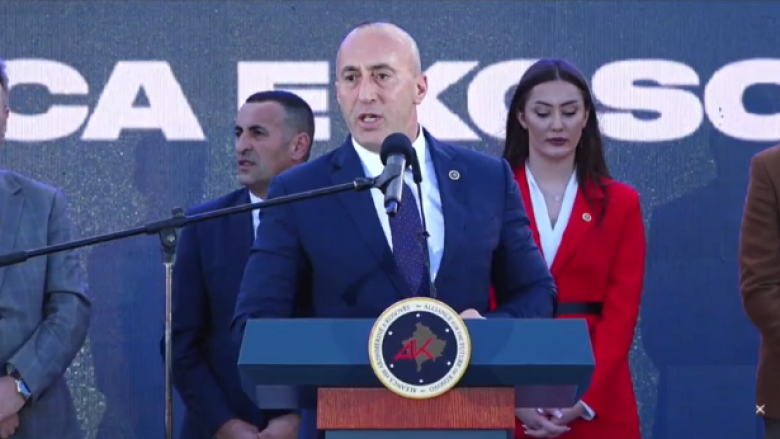 AAK: Haradinaj elektrizon Gjakovën, merr mbështetje masive