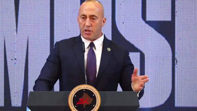 Haradinaj nga Mitrovica: Vuçiq po i përdorë serbët e Kosovës për pushtetin e tij politik në Serbi