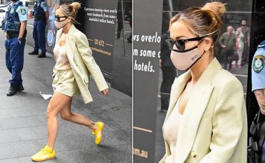 Rita Ora më në fund del nga karantina e detyrueshme në Sydney, pas kritikave për shkeljen e udhëzimeve në Mbretërinë e Bashkuar