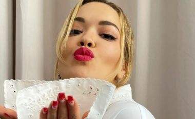 Rita Ora uron Shën Valentinin: Mos harroni se të duash veten është po aq e rëndësishme sa dikush tjetër që të do ty