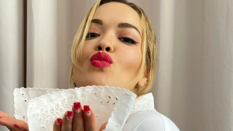 Rita Ora uron Shën Valentinin: Mos harroni se të duash veten është po aq e rëndësishme sa dikush tjetër që të do ty