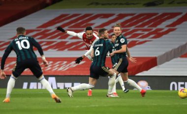 Xhaka dhuroi asist, Arsenali mbylli pjesën e parë me tre gola epërsi