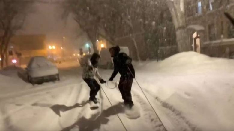 Serbët po bënin ski në rrugët e Chicagos, policia: Mirë, djema, a jeni normal?