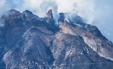 Shpërthen vullkani në Sinabung të Indonezisë – hiri arrin deri në 1,500 lartësi