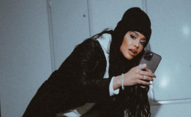 Dafina Zeqiri sjell setin e ri fotografik, josh me paraqitjet plot stil