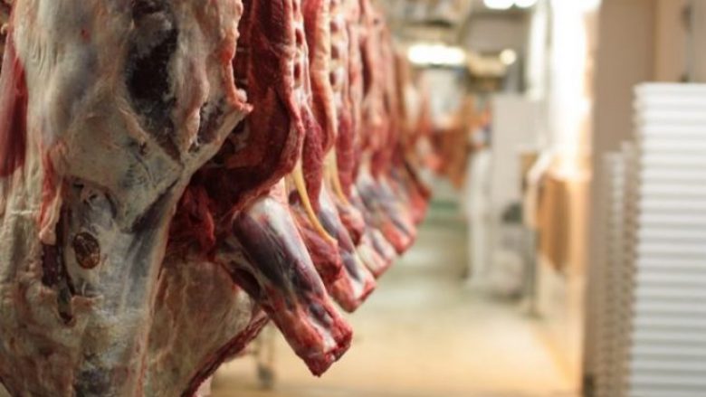 AUV konfiskon rreth 800 kilogramë mish që nuk i përmbushin kriteret për tregtim