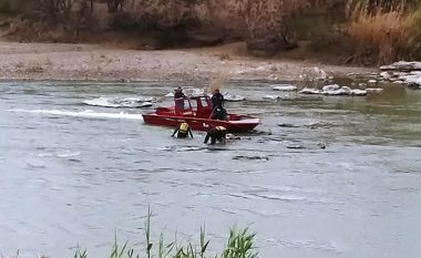 Emigrantët humbin jetën në lumin Rio Grande derisa tentojnë të kalojnë ilegalisht kufirin Meksikë-SHBA, peshkatari filmon momentin rrëqethës