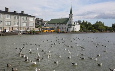 Receta islandeze, ishulli i vogël në veri të Evropës jeton sikur të mos ekzistonte pandemia – ky është sekreti i tyre
