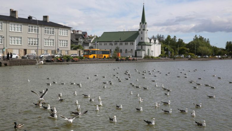 Receta islandeze, ishulli i vogël në veri të Evropës jeton sikur të mos ekzistonte pandemia – ky është sekreti i tyre