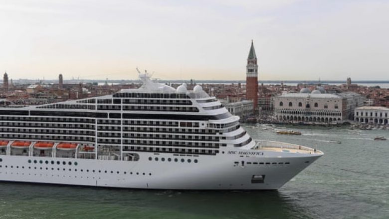 Venediku ndalon ankorimin e anijeve të mëdha