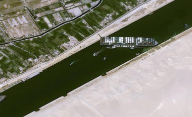 Marina amerikane: Jemi të gatshëm të ndihmojnë në zhbllokimin e Kanalit të Suezit – mund të dërgojmë ekspertë për çlirimin e anijes