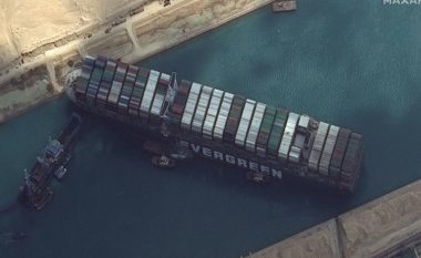 Tri mënyrat me të cilat do të tentohet të zhbllokohet Kanali i Suezit
