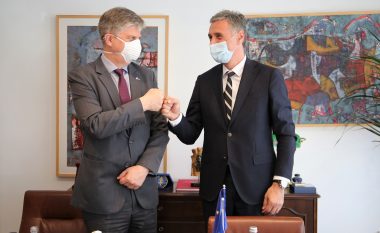 Lumezi takoi shefin e EULEX-it, flasin për bashkëpunimin në mes dy institucioneve