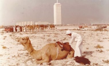 Dikur një vend i vogël në mes të shkretëtirës, pamje që tregojnë si dukej Dubai para se ‘ari i zi ‘ta transformonte përfundimisht
