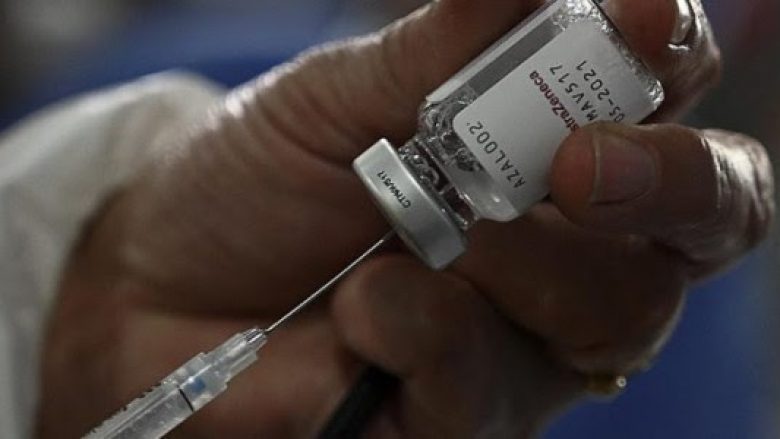 OBSH: Përfitimet nga vaksina AstraZeneca i tejkalojnë rreziqet