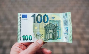 Me tri ditë vonesë, Ministria e Financave pritet gjatë paradites t’i ekzekutojë pensionet me shtesën prej 100 eurove