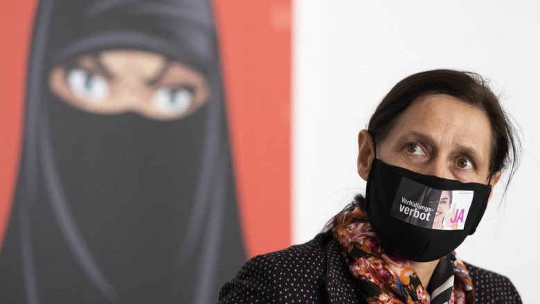 Zyra e OKB-së për të drejtat e njeriut kritikon Zvicrën për ndalimin e mbulesës së fytyrës
