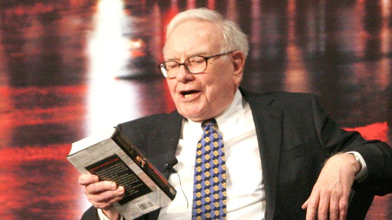Librat që e ndihmuan Warren Buffett të bëhej miliarder