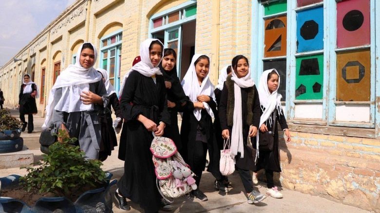 Vajzave nën moshën 12-vjeçare u ndalohet të këndojnë në shkollat e Kabulit