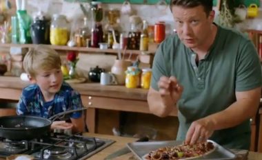 Jamie Oliver na ka befasuar: Ai në picë ka vendosur një përbërës të pazakontë, i cili i ka dhënë dha asaj një shije të parezistueshme!