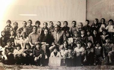 Haradinaj me postim emocionues, uron 7 marsin me një fotografi nga shkolla fillore