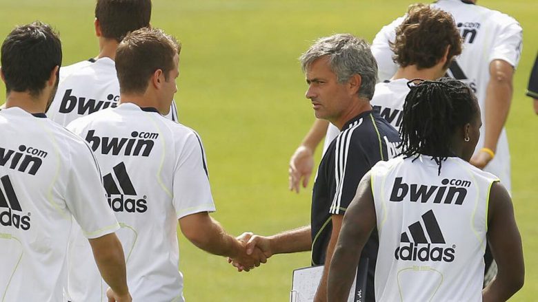 Van der Vaart tregon se si Mourinho i kishte thënë të largohej nga Real Madridi pasi po e blen Ozilin