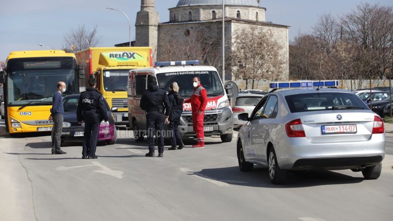 Aksident mes autoambulancës dhe një veture në Prishtinë