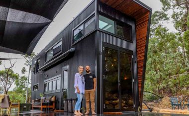 Jetë e lumtur në natyrë: Shtëpi me 23 metra katrorë e vendosur në zemër të një pylli