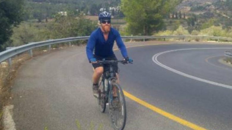 Përshkoi botën me biçikletë, por autobusi e goditi për vdekje para shtëpisë – fati tragjik i aventurierit nga Izraeli