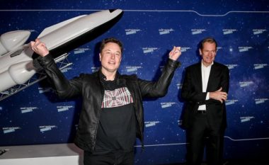 Musk shpiku një titull të ri të çuditshëm për vete – nuk është se nuk i shkon për shtati