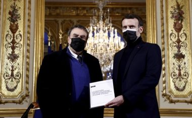 Macron takon pasardhësit e ish-luftëtarit algjerian: Ushtarët francezë torturuan dhe vranë gjyshin tuaj