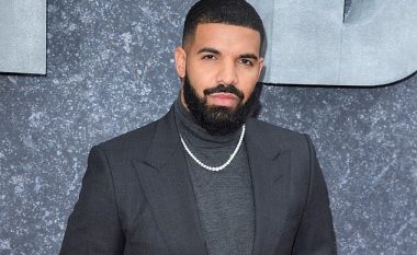 Drake bëhet artisti i parë që debuton me tre këngë në “Billboard Hot 100”