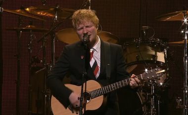 Ed Sheeran shpërthen me lot teksa performon këngën kushtuar vajzës së tij