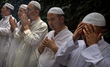 Ministri i Jashtëm i Francës, Le Drian: Kina po sterilizohen myslimanët Ujgurë