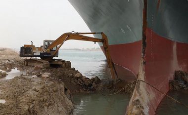 Kanali Suez i bllokuar nga anija tani është në dispozicion si një lojë kompjuterike