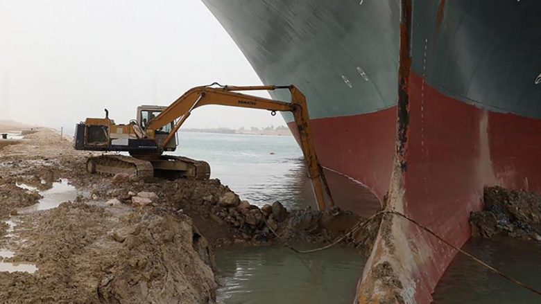 Kanali Suez i bllokuar nga anija tani është në dispozicion si një lojë kompjuterike