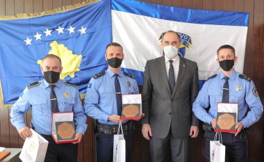 ​Mirënjohje për dy policët që ndihmuan qytetarët në Fushë Kosovë