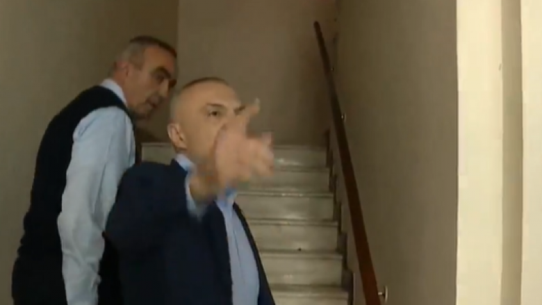 Ilir Meta përplaset me policinë në zyrat e FRD-së: Hiqni duart ose ju çoj në burg