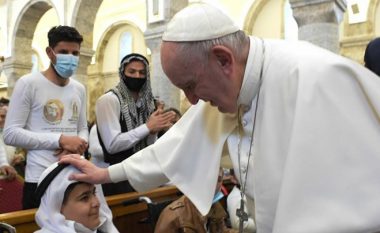 Papa mbajti meshën më të madhe deri më sot në Irak