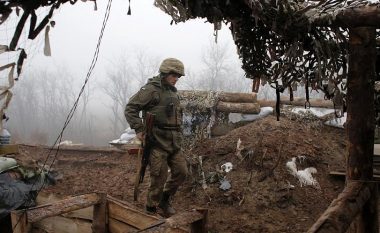 Katër ushtarë të vrarë në një “bombardim” në Ukrainën lindore