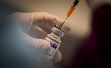 AstraZeneca ndryshoi emrin e vaksinës kundër COVID-19