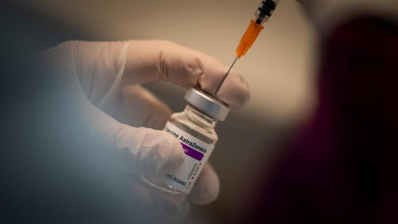 AstraZeneca ndryshoi emrin e vaksinës kundër COVID-19