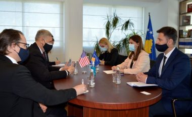 Haxhiu takoi ambasadorin Kosnett: Së shpejti nis puna e grupit punues për vettingun në drejtësi