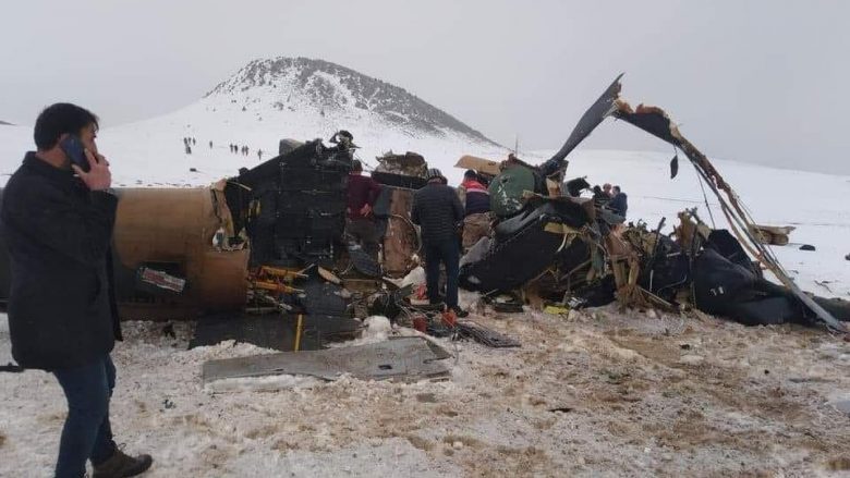 Rrëzohet helikopter ushtarak turk, nëntë të vdekur