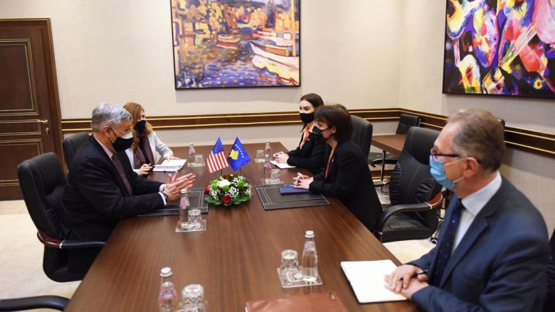 Gërvalla takoi ambasadorin Kosnett: SHBA-të janë partner strategjik i pazëvendësueshëm i Kosovës në politikën e jashtme