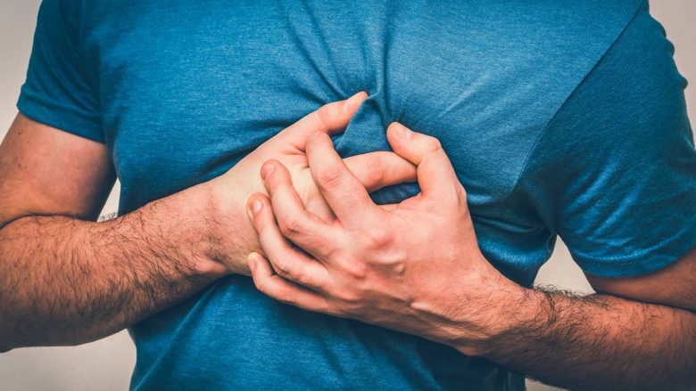 Sulmi në zemër: Shenjat paralajmëruese në duart tuaja që tregojnë se jeni në rrezik